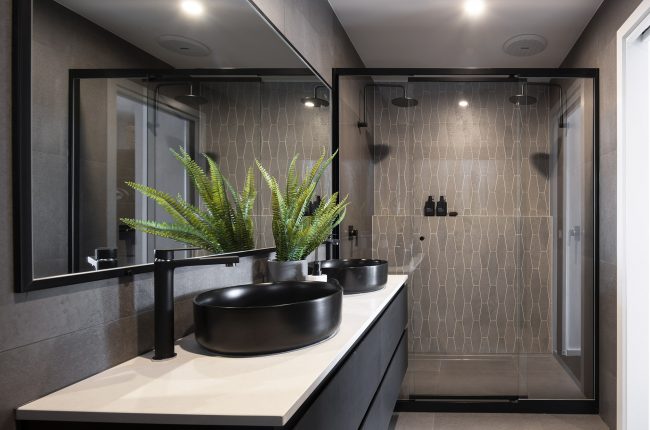 Cayman 287 bathroom design with shower and ledge