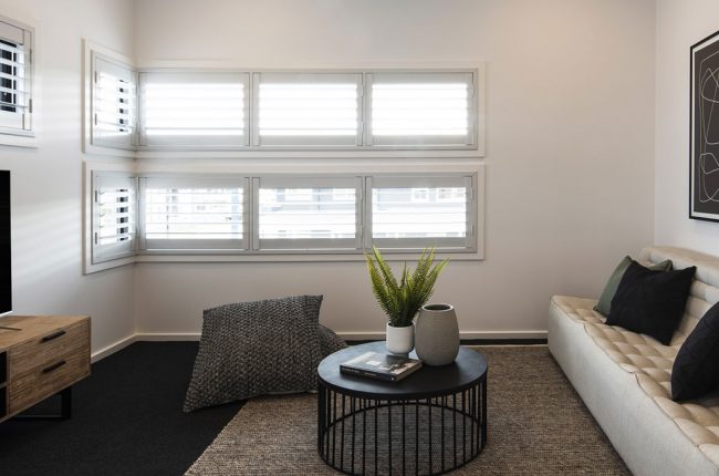 Cayman 349 living room with flat screen tv