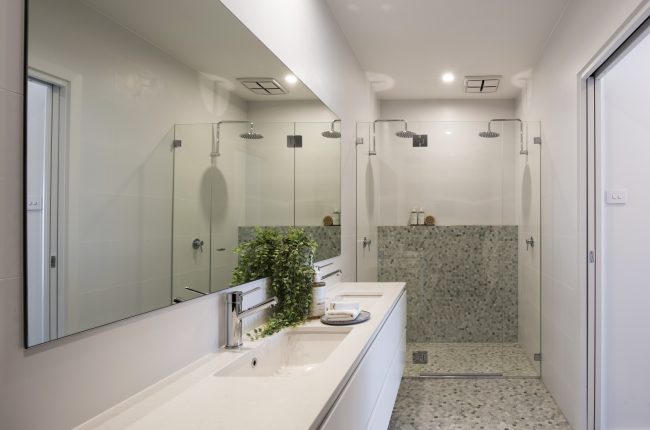 Carolina 1 311 bathroom with double shower heads