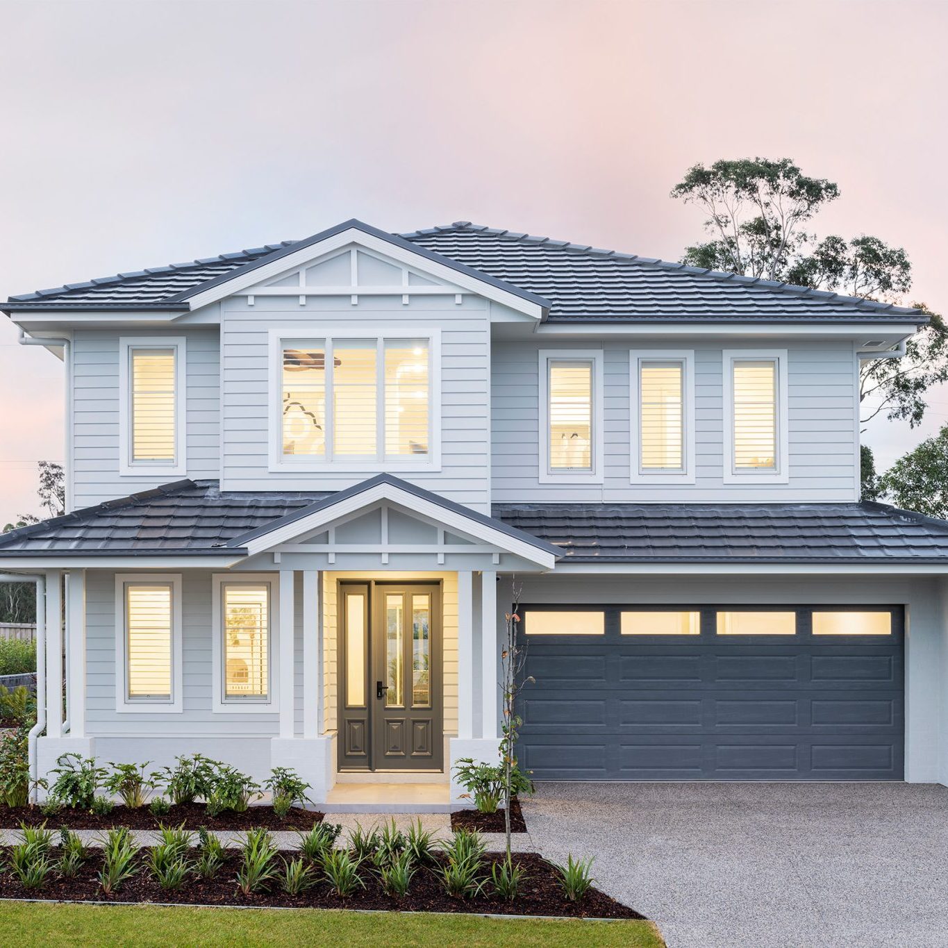 Byron 323 with Hamptons, HomeWorld Thornton